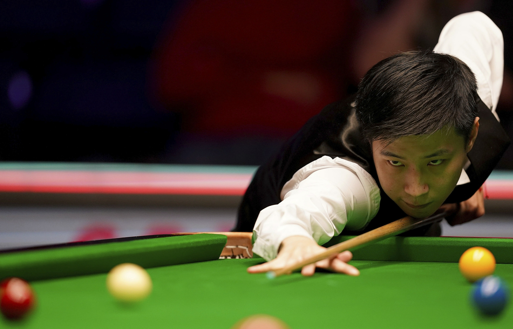 度突出的中 度突出的中